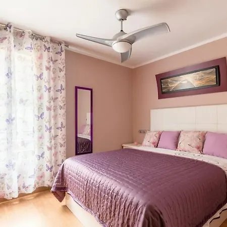 Martianez Playa: Coastal Location Apartment