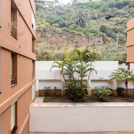 Martianez Playa: Coastal Location Apartment